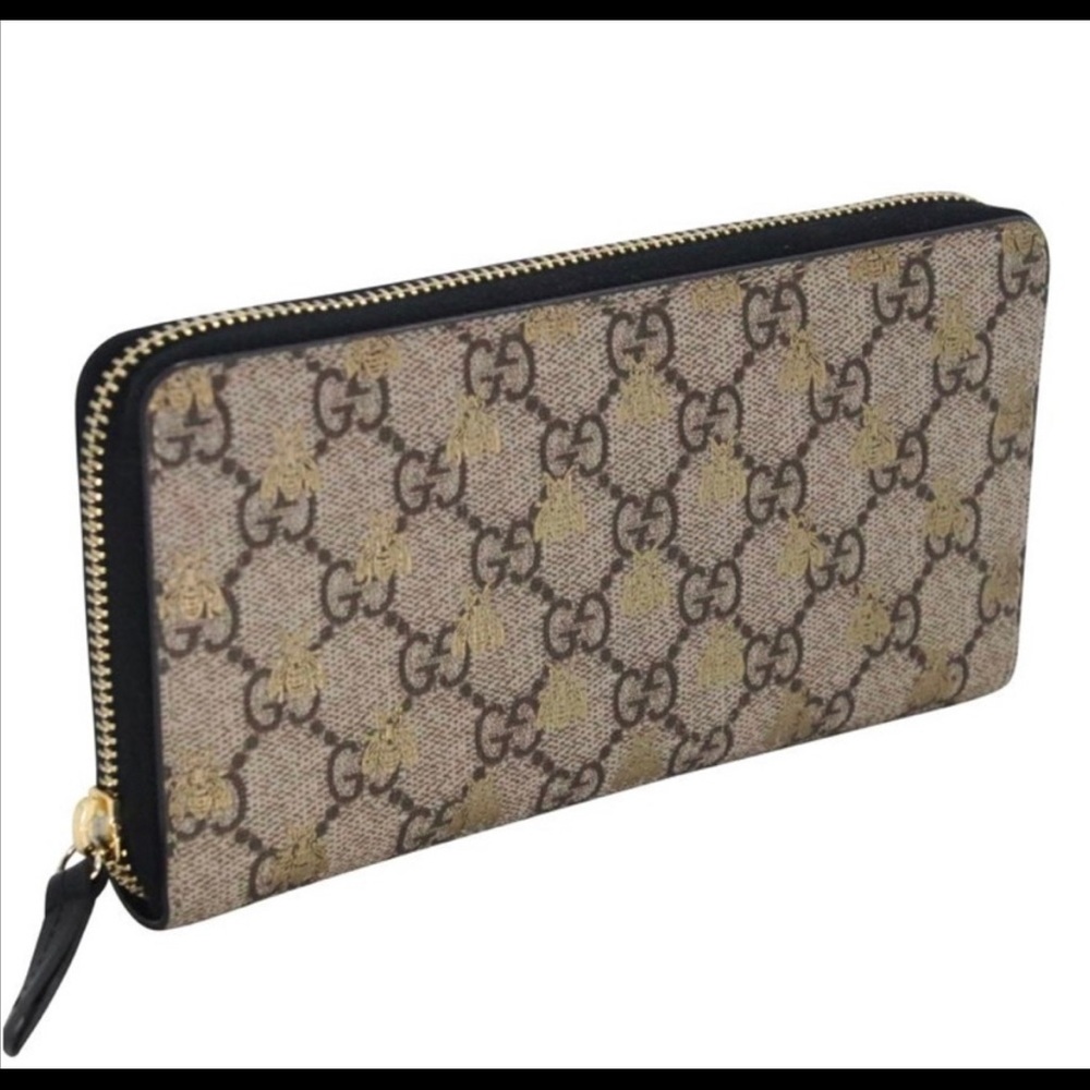 COPY - Last Call ‼️Gucci GG supreme Bee wallet 🐝